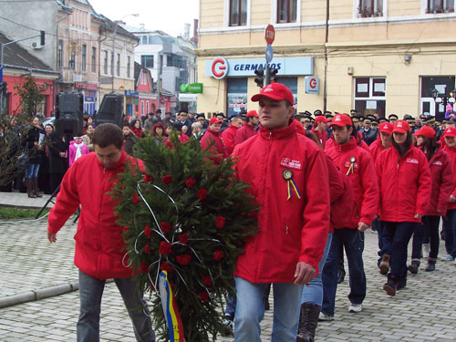 PSD-isti depunand coroane